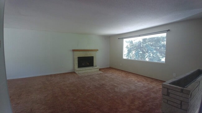 Photo - 900 SW City View St Unit 1