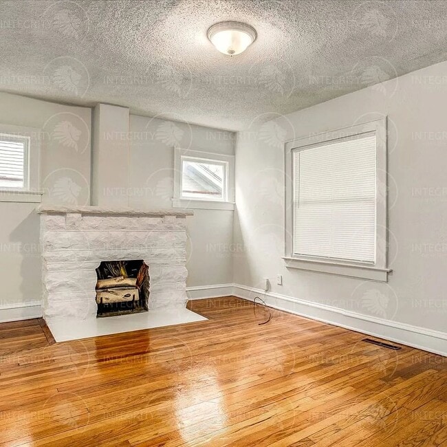 3817 S Benton Ave