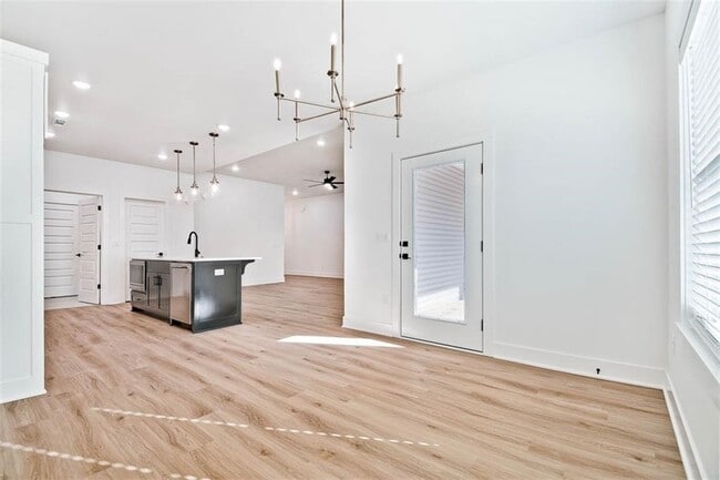 Photo - 20 Lochgilphead Ln