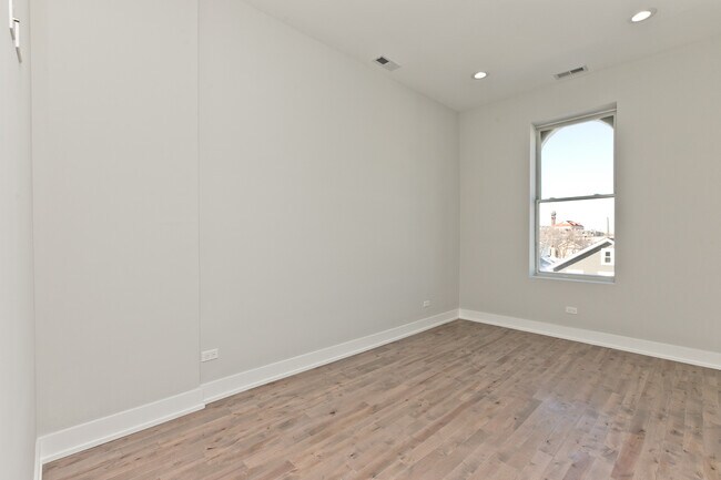 Photo - 1925 S May St Unit #  03F