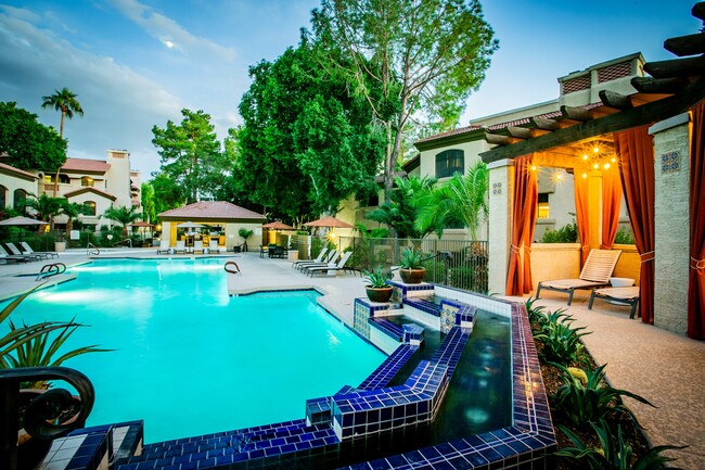 Beautiful Outdoor Setting - San Tropez Apartment Homes
