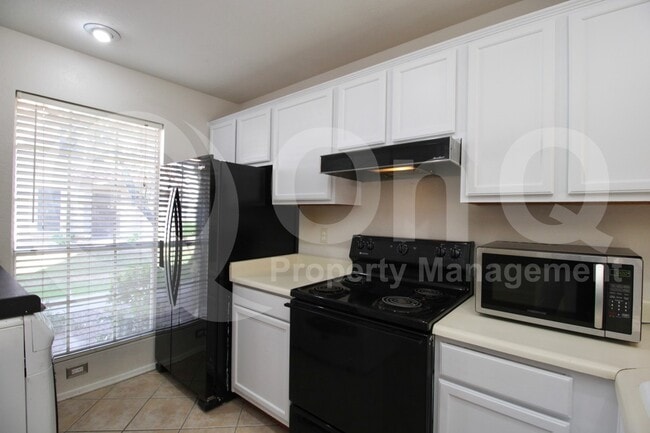 Photo - 1961 N Hartford St