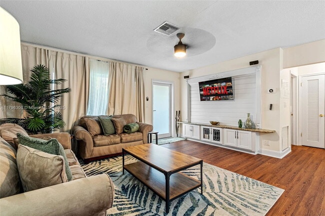 Photo - 2231 NE 38th St