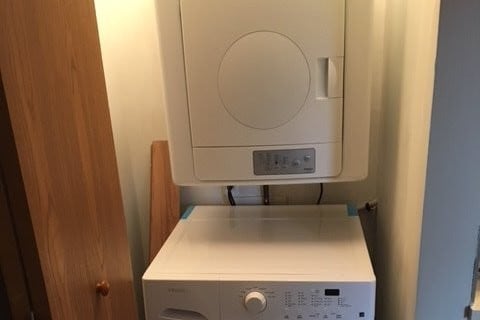 In Unit Washer/dryer - 658 W Forest Ave Unit 3