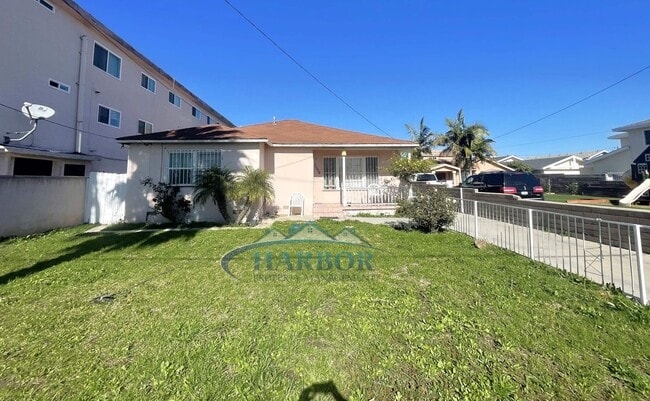Building Photo - 4367 W 133rd St Unit C Rental