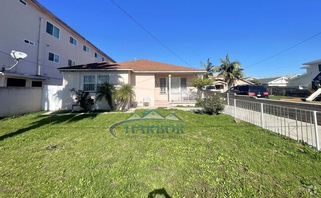 Building Photo - 4367 W 133rd St Unit D Rental