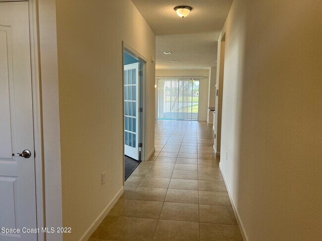 Photo - 728 Remington Green Dr SE