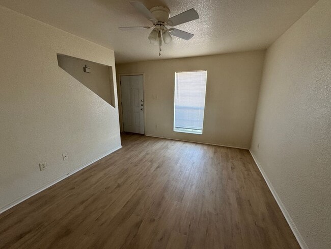 Photo - 3806 Gus Dr Unidad Apt A