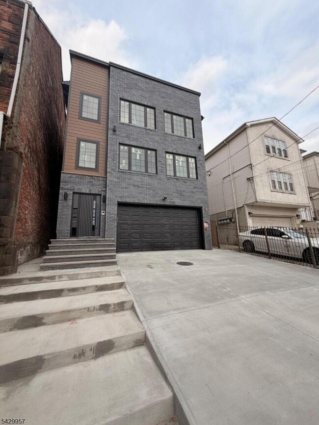 Photo - 129 Mt Pleasant Ave Unidad 3