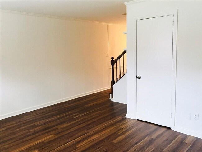 Photo - 75 Roswell Ct NE