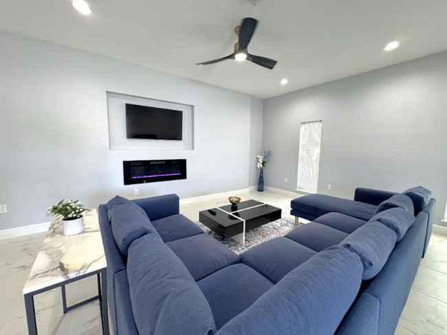 Photo - 302 Archimedes St