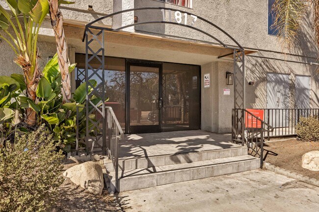 Building Photo - Victory Palms Apartments