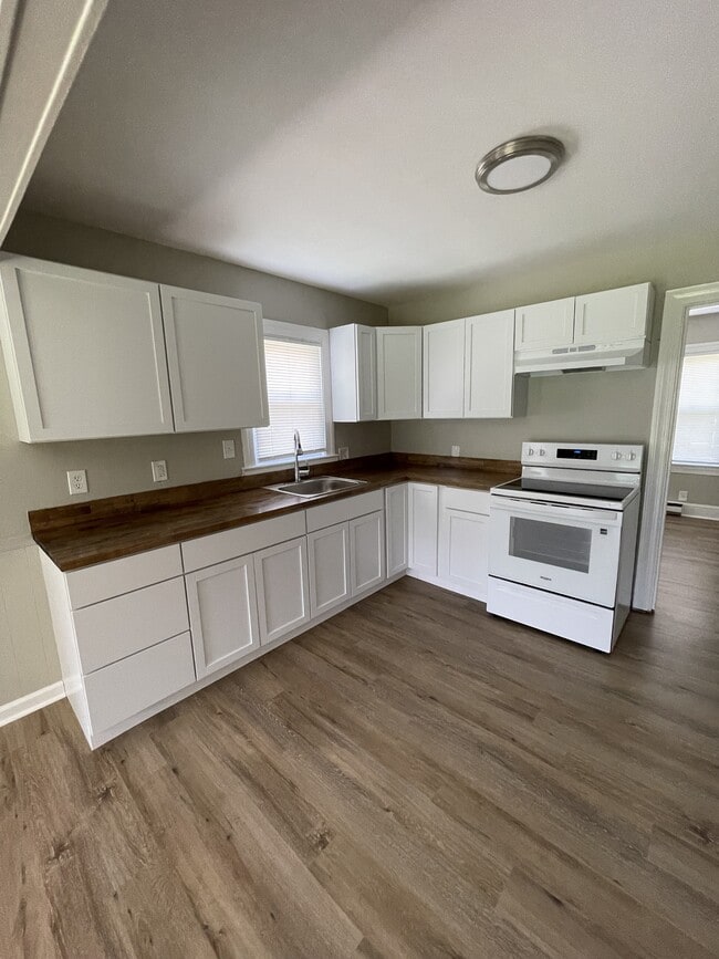 Photo - 122 Marshall St