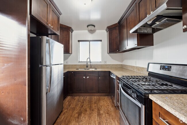2BR, 1 BA -1100SF