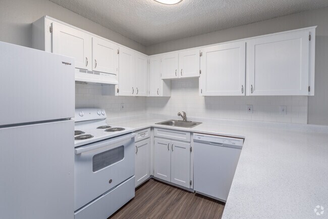 1BR, 1BA - 512SF