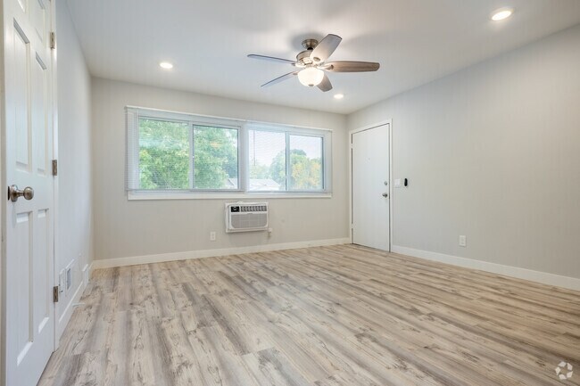 2BR, 1BA - 850SF - Living Room - Parks Edge Apartments