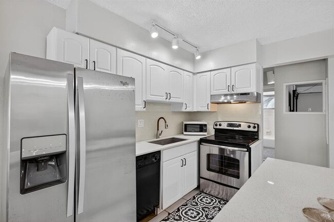 Photo - 2624 NE 30th Pl Unidad 104B