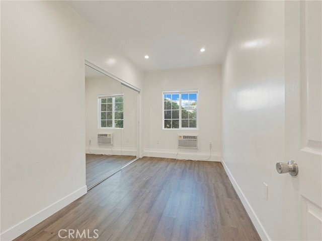Photo - 22222 Vanowen St