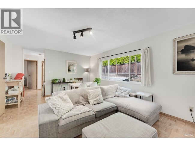 Photo - 8607 Selkirk St