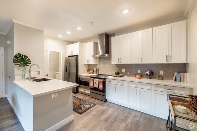 1BR, 1BA - 715SF
