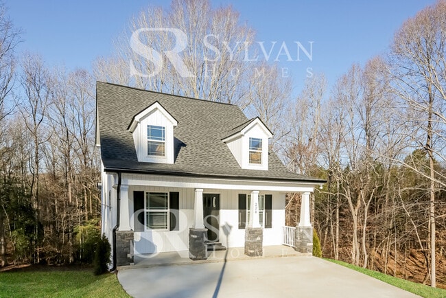 Photo - Enjoy living the good life in this 3 bedro...
