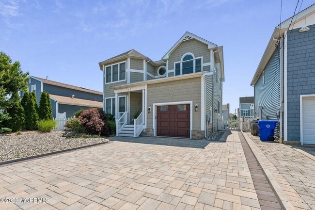 Building Photo - 45 E Pampano Dr