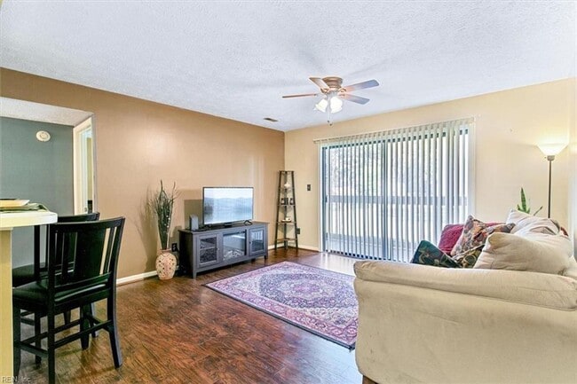 Building Photo - Modern First-Floor with Private Patio in Hampton Club