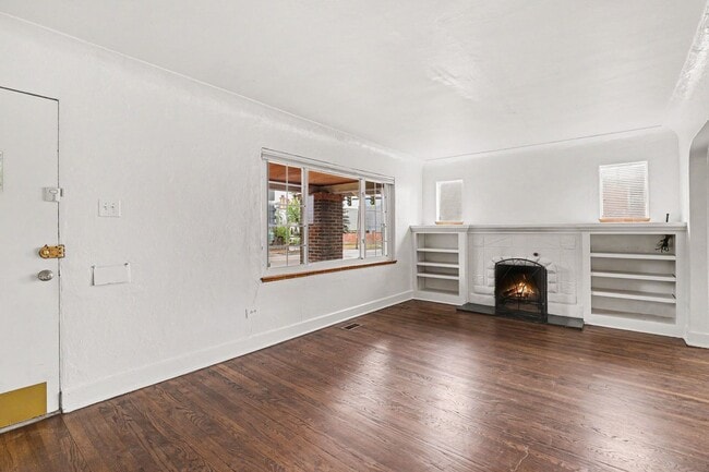 Photo - Available NOW! 3 Bedroom 2 Bath Beautiful Home in Denver!