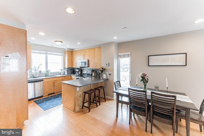 Photo - 211 Brown St