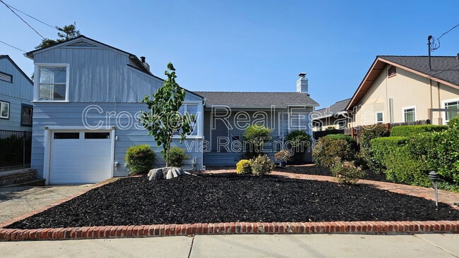 Building Photo - 30 W 17th St