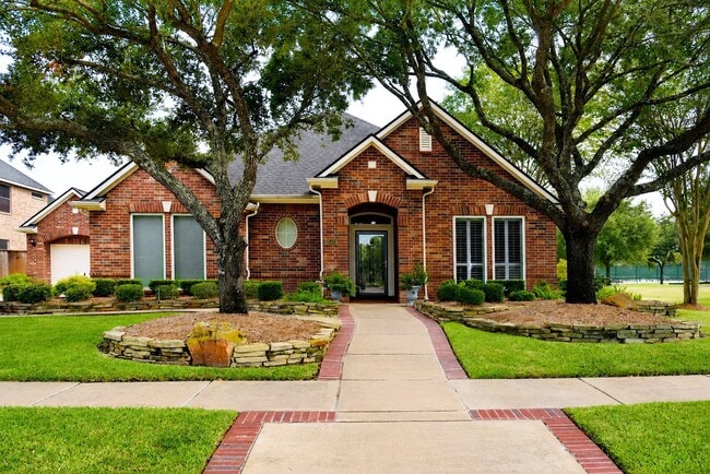 Building Photo - 16415 Burham Park Dr