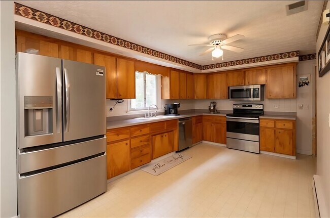 Photo - 1568 Schlegel Rd