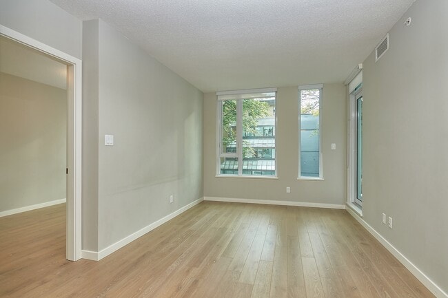 Photo - 205-2888 Cambie Unit 205