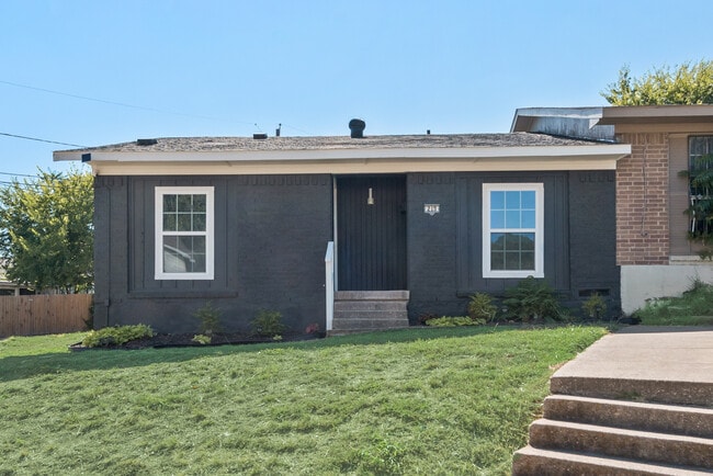 Photo - 215 Creek Cove Dr Townhome