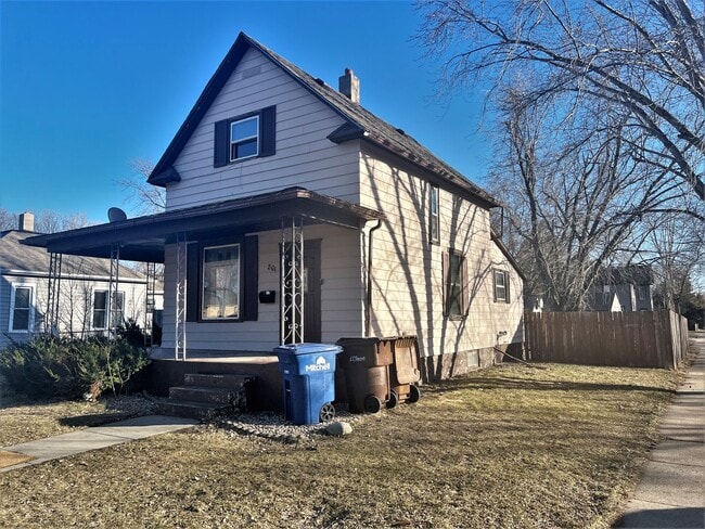 801 E 6th- 4 bedroom house - 801 E 6th- 4 bedroom house