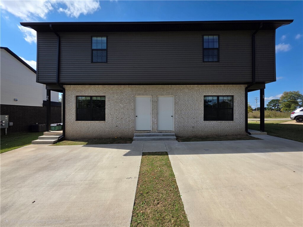Photo - 827 N Crater Ave