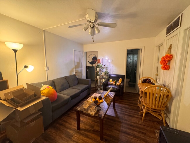 Building Photo - 102 N Lincoln Ave