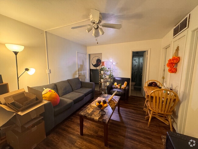 Building Photo - 102 N Lincoln Ave Rental