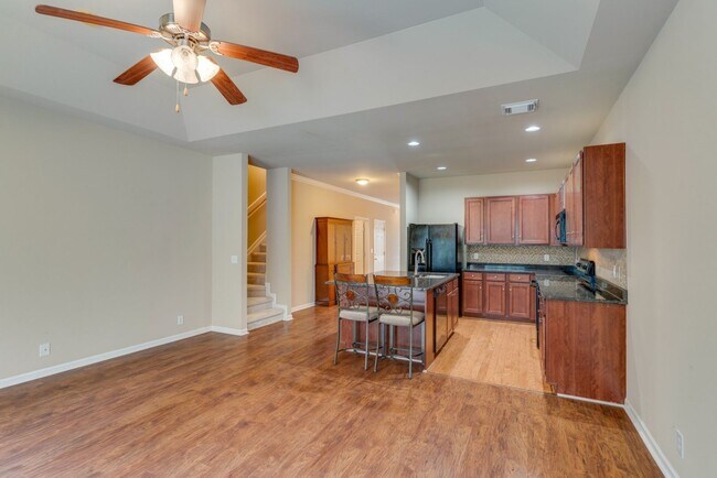 Photo - Beautiful 2-Bed, 2.5-Bath Townhouse in Har...