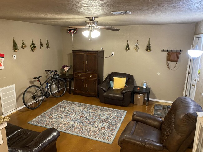 Photo - 3211 S West St