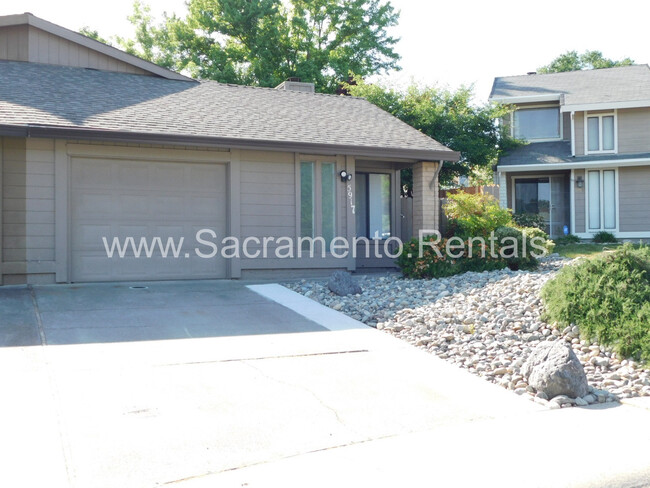 Spacious 2bd/2ba Foothill Farms Duplex wit... - Spacious 2bd/2ba Foothill Farms Duplex wit... House