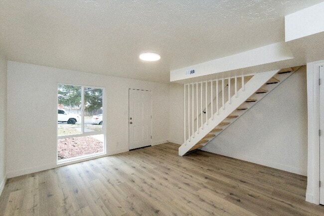 Building Photo - 988 9th St Rental
