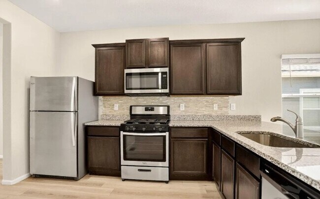 Photo - 308 Bowles St