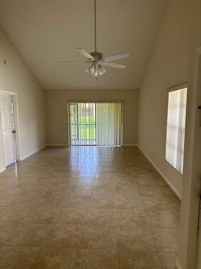 Photo - 406 Buttonwood Pl