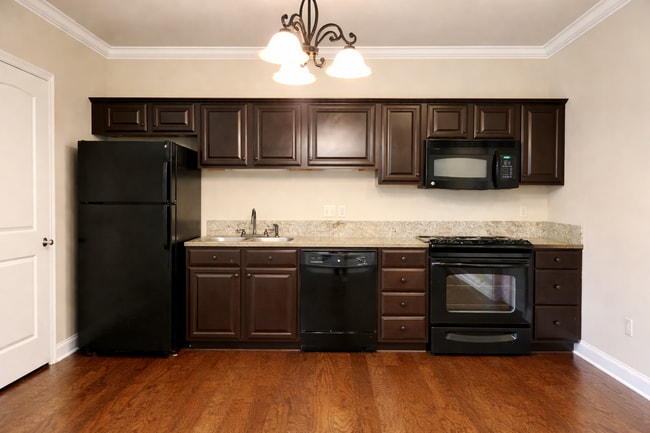 Photo - 1BR/1BA Upstairs Unit with Fountain View in Chatsworth Court! Unidad 6B