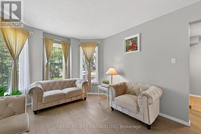 Photo - 1895 Applewood Ave