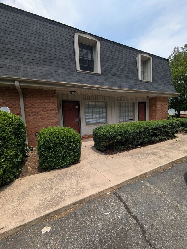 Building Photo - 2BD/1.5BA at Francescan Terrace in Hickory