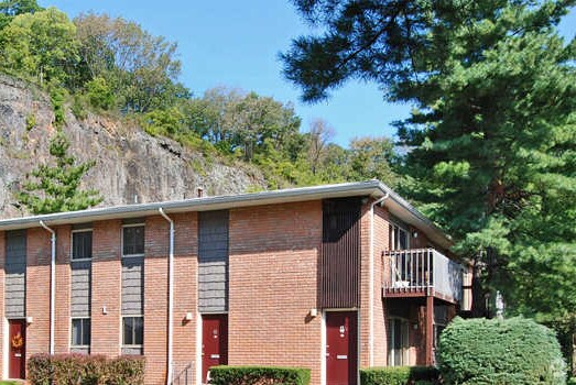 Crest Ridge Apartments