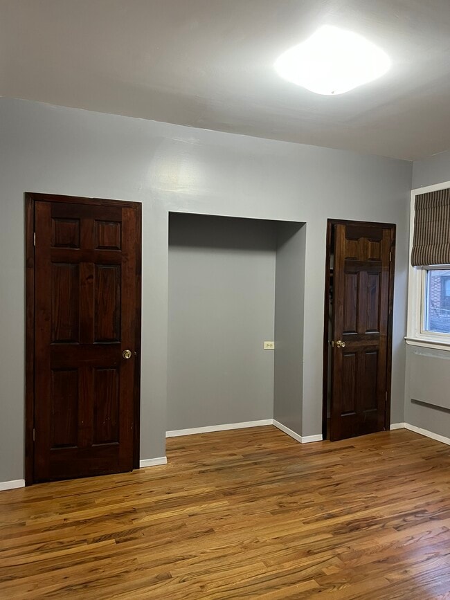 Photo - 22-16 94th St