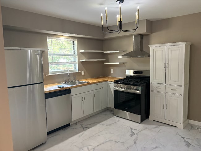 Photo - 14 Joan Dr Unidad B